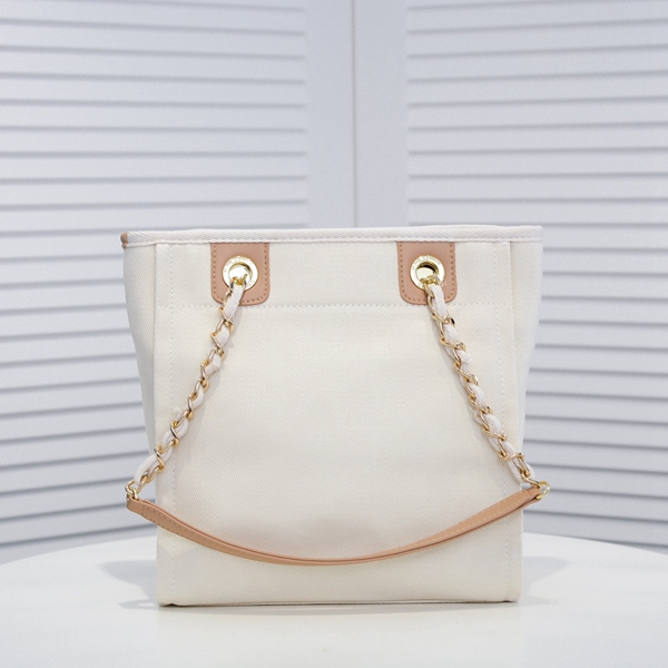 シャネルバッグ背面デザイン